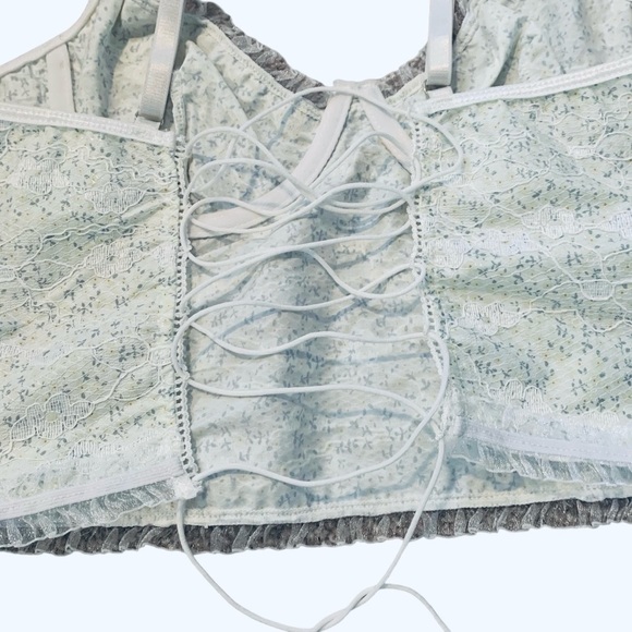 Small cropped pale light green lace floral embossed adjustable bustier - Picture 4 of 7